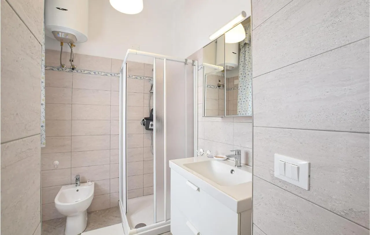 2 Bedroom Lovely Apartment In ليدو دي كامايوري 0*,  إيطاليا