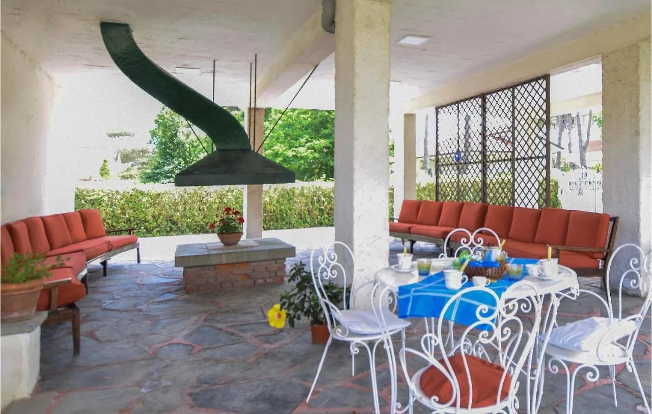 2 Bedroom Lovely Apartment In ليدو دي كامايوري 0*,  إيطاليا